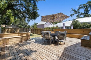 屋外ダイニングエリア