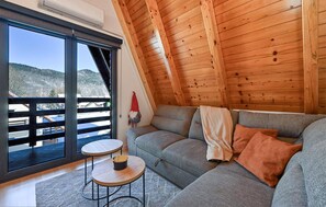 Una Smart TV, una chimenea