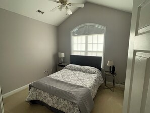 2 dormitorios, tabla de planchar con plancha, wifi gratis y ropa de cama