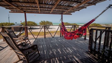 Premium Suite, Beach View | Bed sheets