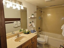 Condo, 1 Queen Bed, Fireplace, Mountain View | Bathroom | Towels, toilet paper