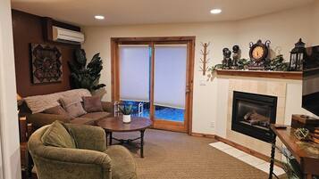 Condo, 1 Queen Bed, Fireplace, Mountain View | Living area | Fireplace