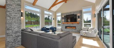 Smart TV, chimenea, estéreo y oficina