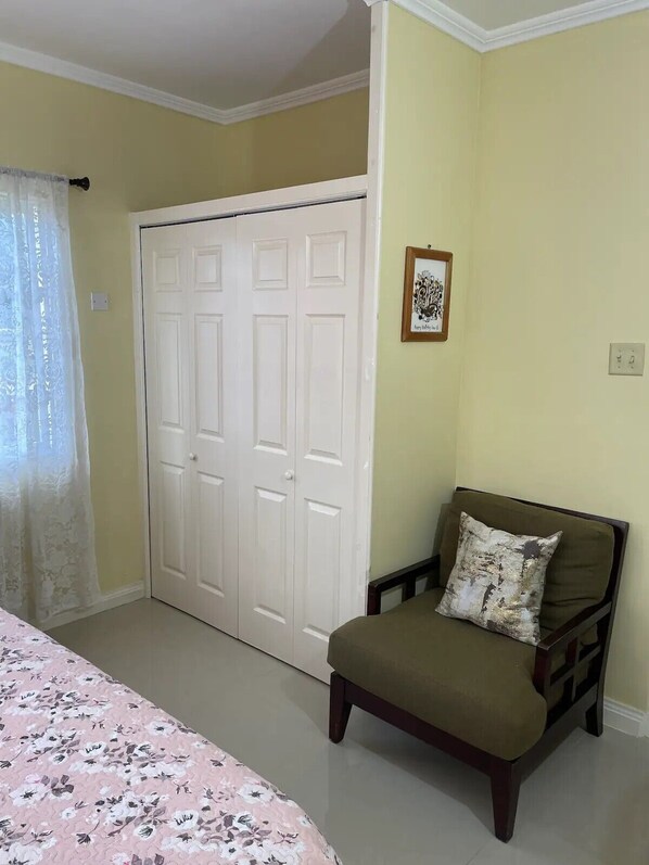 2 bedrooms, iron/ironing board, WiFi, bed sheets