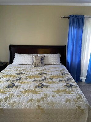 2 bedrooms, iron/ironing board, WiFi, bed sheets - A pristine detached home nestled on the hills in Bog Walk, St. Catherine. (Bog Walk)