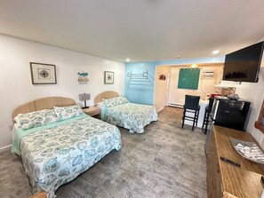 Escritorio, espacio para trabajar con laptop y wifi gratis