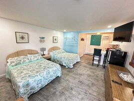 Escritorio, espacio para trabajar con laptop y wifi gratis 