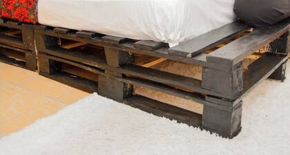 Cozy Retreat with Unique Decor Close to Center, Beach, and Restaurants