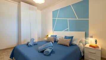 1 bedroom, iron/ironing board, WiFi (free), bed sheets