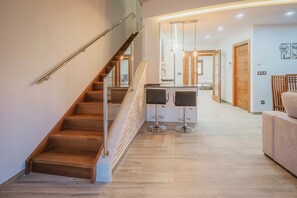 Interior - Country House 'Puente Del Rey' with Private Garden, Wi-Fi and Air Conditioning (Melgar de Fernamental)