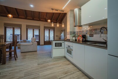 Country House 'Puente Del Rey' with Private Garden, Wi-Fi and Air Conditioning