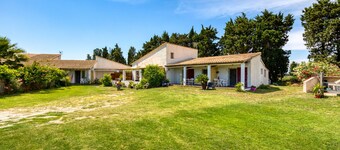 'Mas Des Cypres-Ensemble De 4 Mazets' with Private Terrace, Shared Garden and Wi-Fi