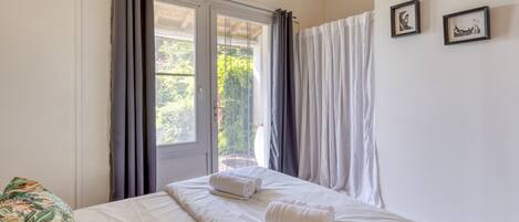 1 bedroom, free WiFi, bed sheets