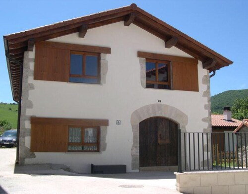 Country House 'Bordaberri' with Mountain View, Private Garden and Wi-Fi