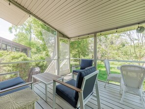 Outdoor dining - 429 Third Avenue West Cape May (West Cape May)