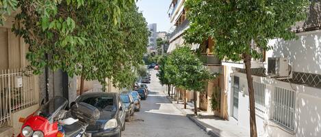 المنطقة المحيطة بالمنشأة