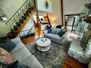 Smart TV, books - Cove Castle at Monkey Island, Ok on Grand Lake
5 min to Shangri-La Golf Courses (Afton)