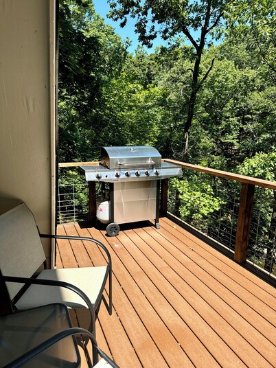 Cove Castle at Monkey Island, Ok on Grand Lake
5 min to Shangri-La Golf Courses