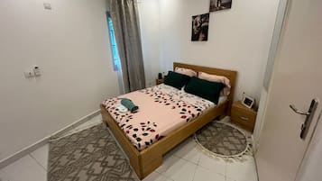 1 bedroom, desk, iron/ironing board, WiFi