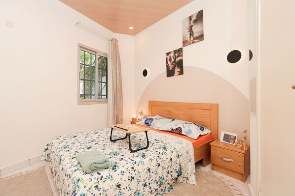 1 bedroom, desk, iron/ironing board, WiFi