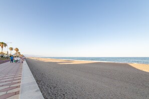 Una spiaggia nelle vicinanze