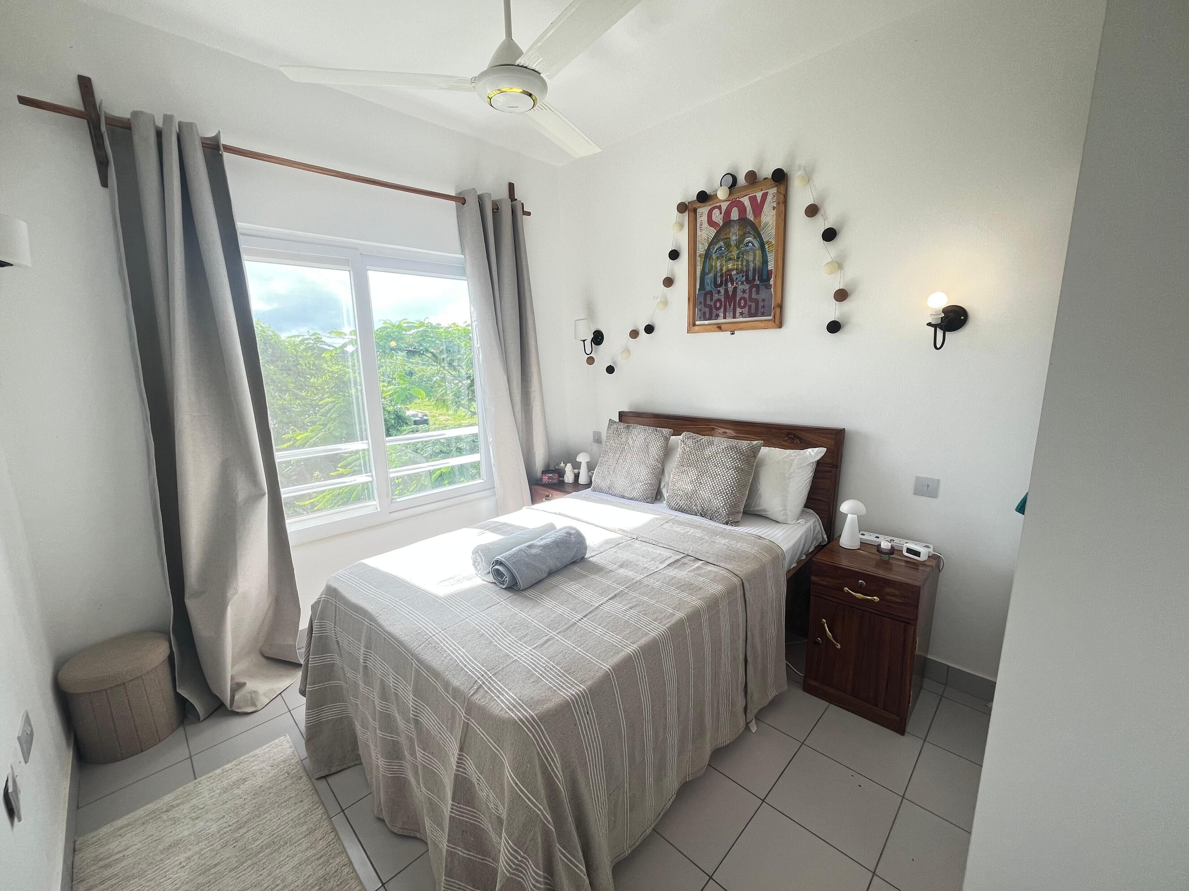 1 habitación, tabla de planchar con plancha, wifi y ropa de cama 