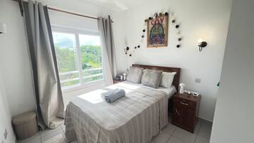 1 habitación, tabla de planchar con plancha, wifi y ropa de cama