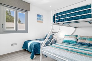 3 bedrooms, iron/ironing board, free WiFi, bed sheets