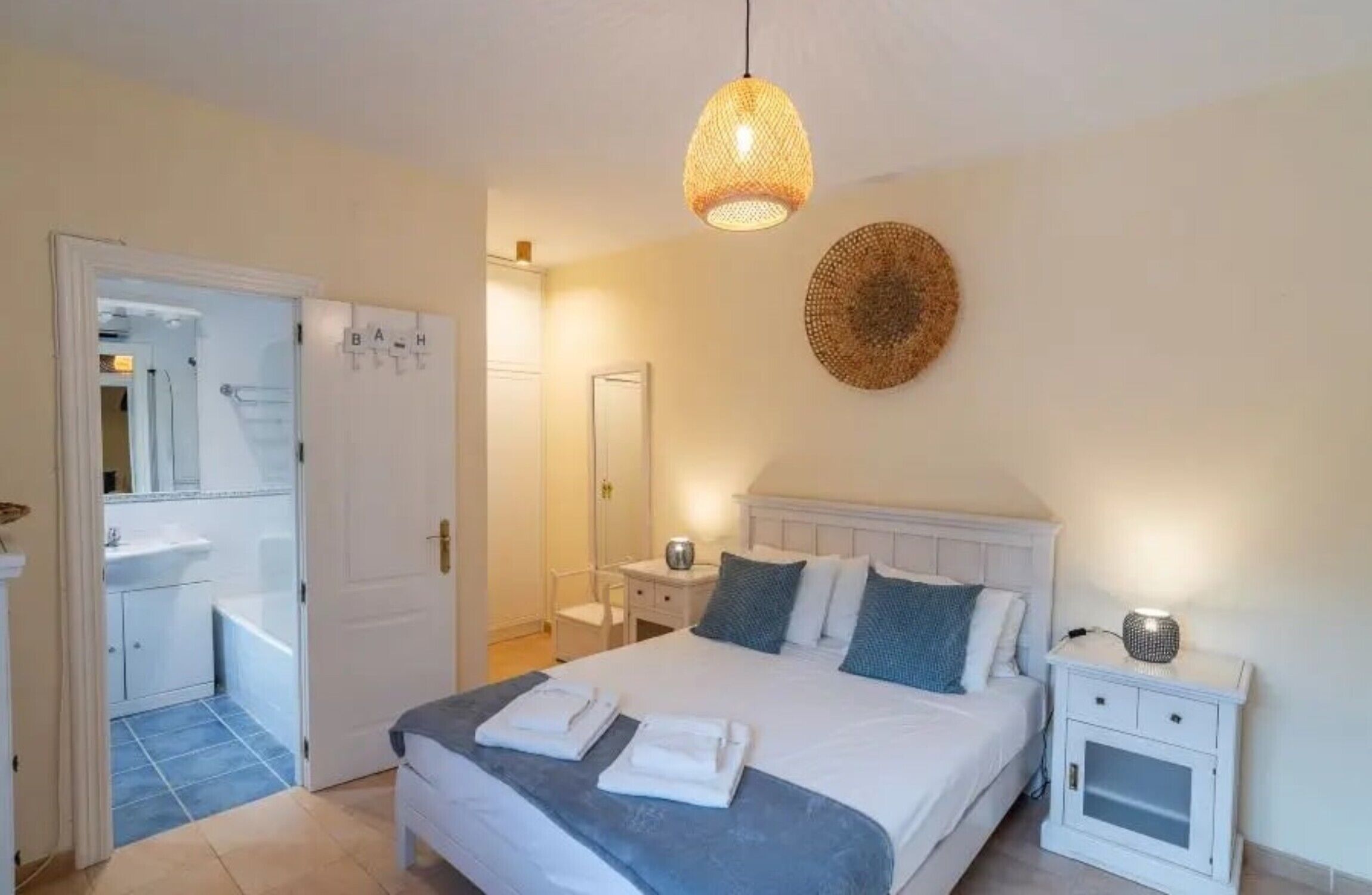 3 bedrooms, iron/ironing board, free WiFi, bed sheets