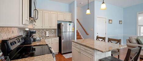 Refrigerador, microondas, horno, placa de cocina