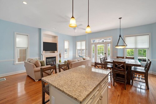3BR/2BA Modern Beach Home