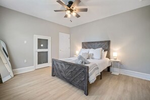 6 bedrooms, desk, iron/ironing board, free WiFi