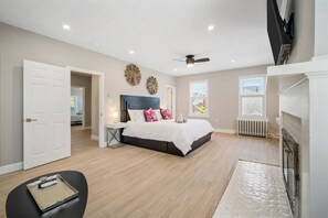 6 bedrooms, desk, iron/ironing board, free WiFi