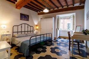 2 habitaciones, tabla de planchar con plancha, wifi y ropa de cama