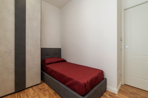 3 habitaciones, tabla de planchar con plancha, wifi y ropa de cama 