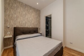 3 slaapkamers, een strijkplank/strijkijzer, wifi, beddengoed