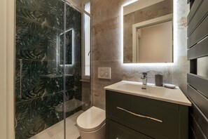 Douche, sèche-cheveux