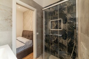 Een douche, een haardroger