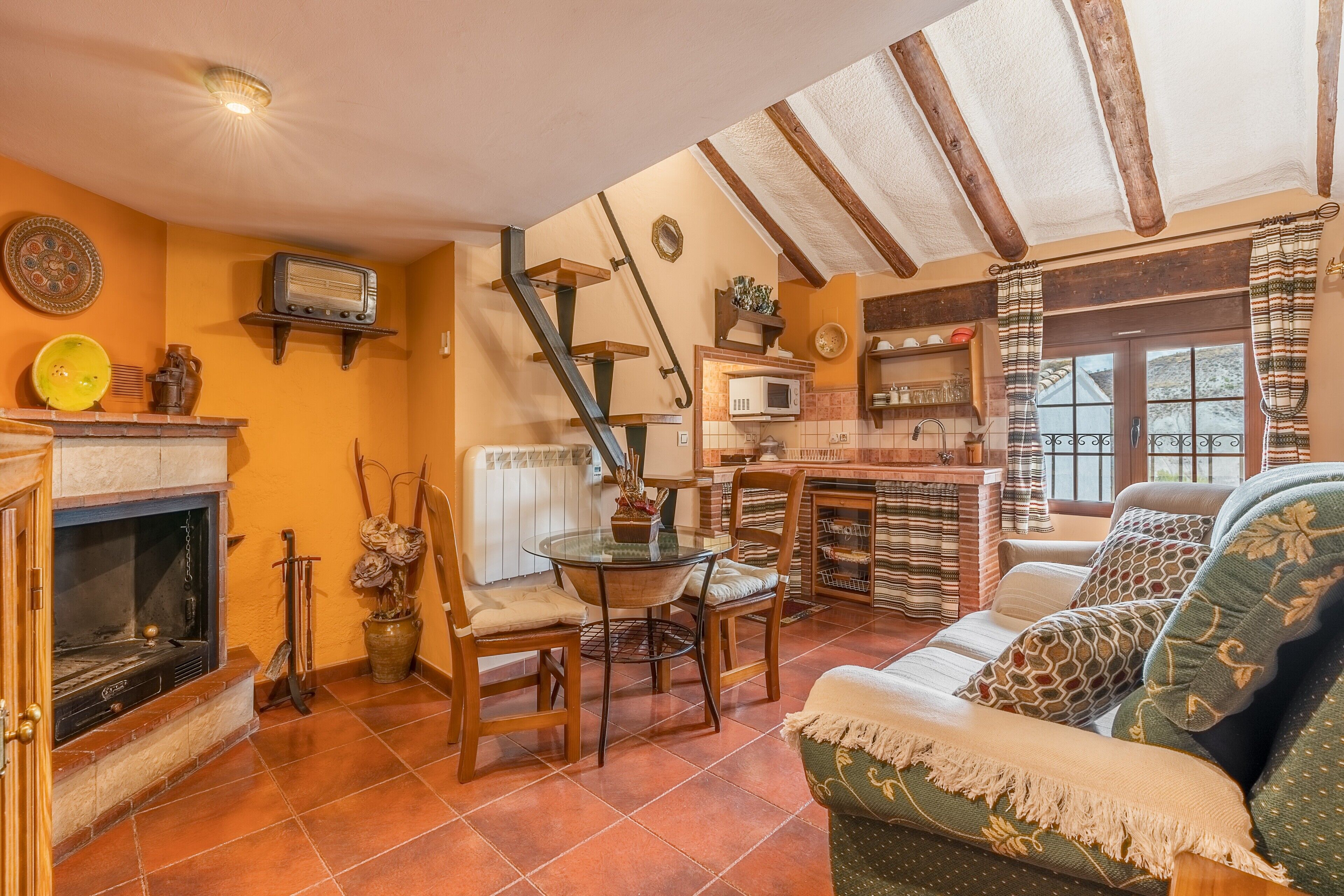 Televisie en een open haard