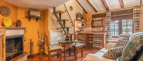 Televisión y chimenea