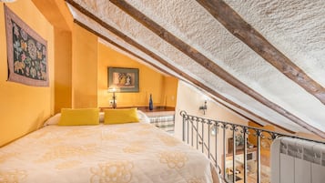 1 slaapkamer, een strijkplank/strijkijzer, gratis wifi, beddengoed