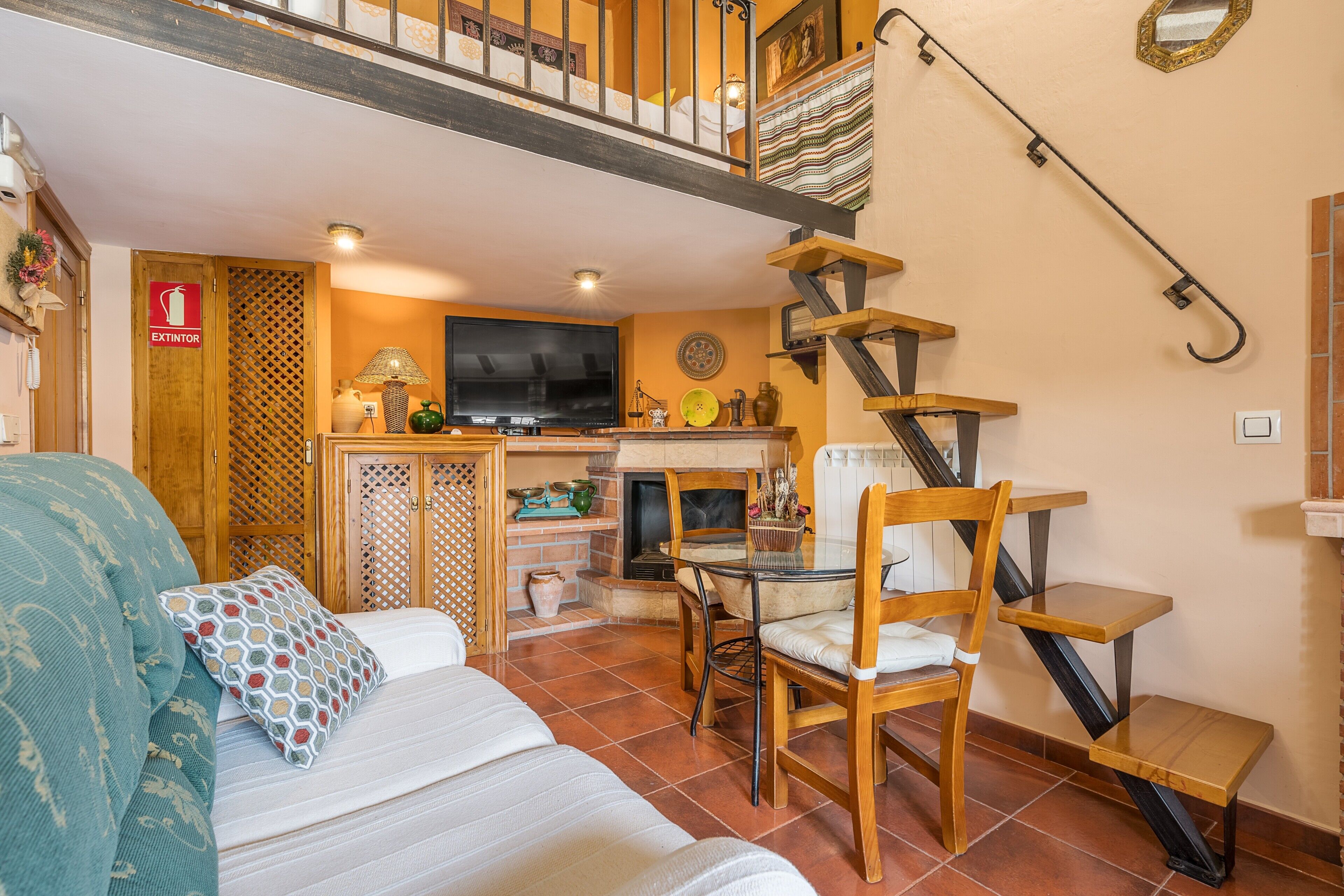 Télévision, cheminée