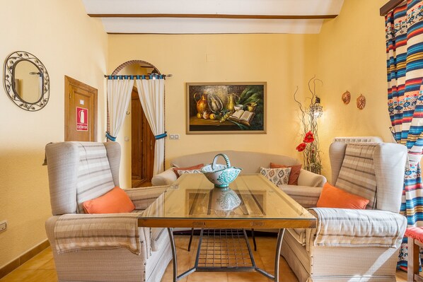 Interior - Holiday Home 'Lavanda' with Mountain View, Wi-Fi and Air Conditioning (Hinojares)