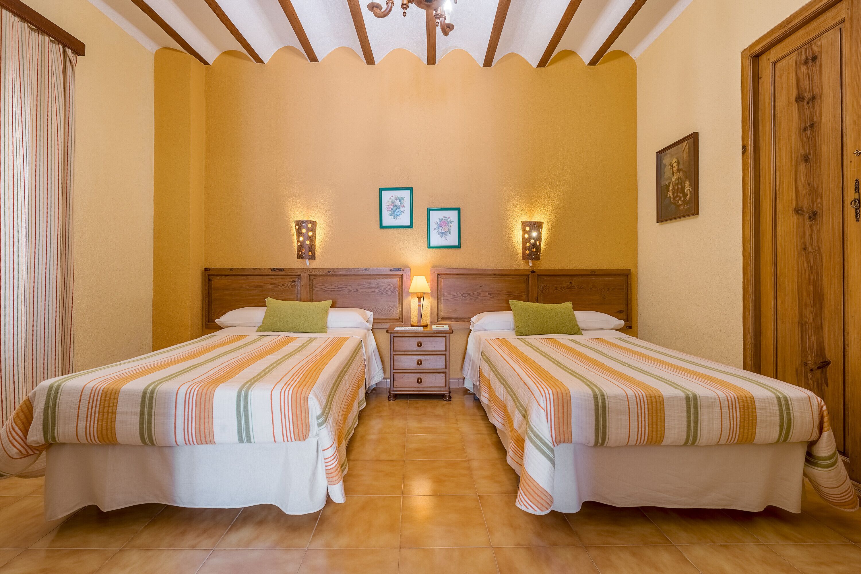 2 dormitorios, tabla de planchar con plancha, wifi gratis y ropa de cama