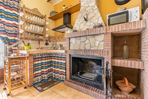 Frigorifero, microonde, piano cottura, macchina per tè/caffè