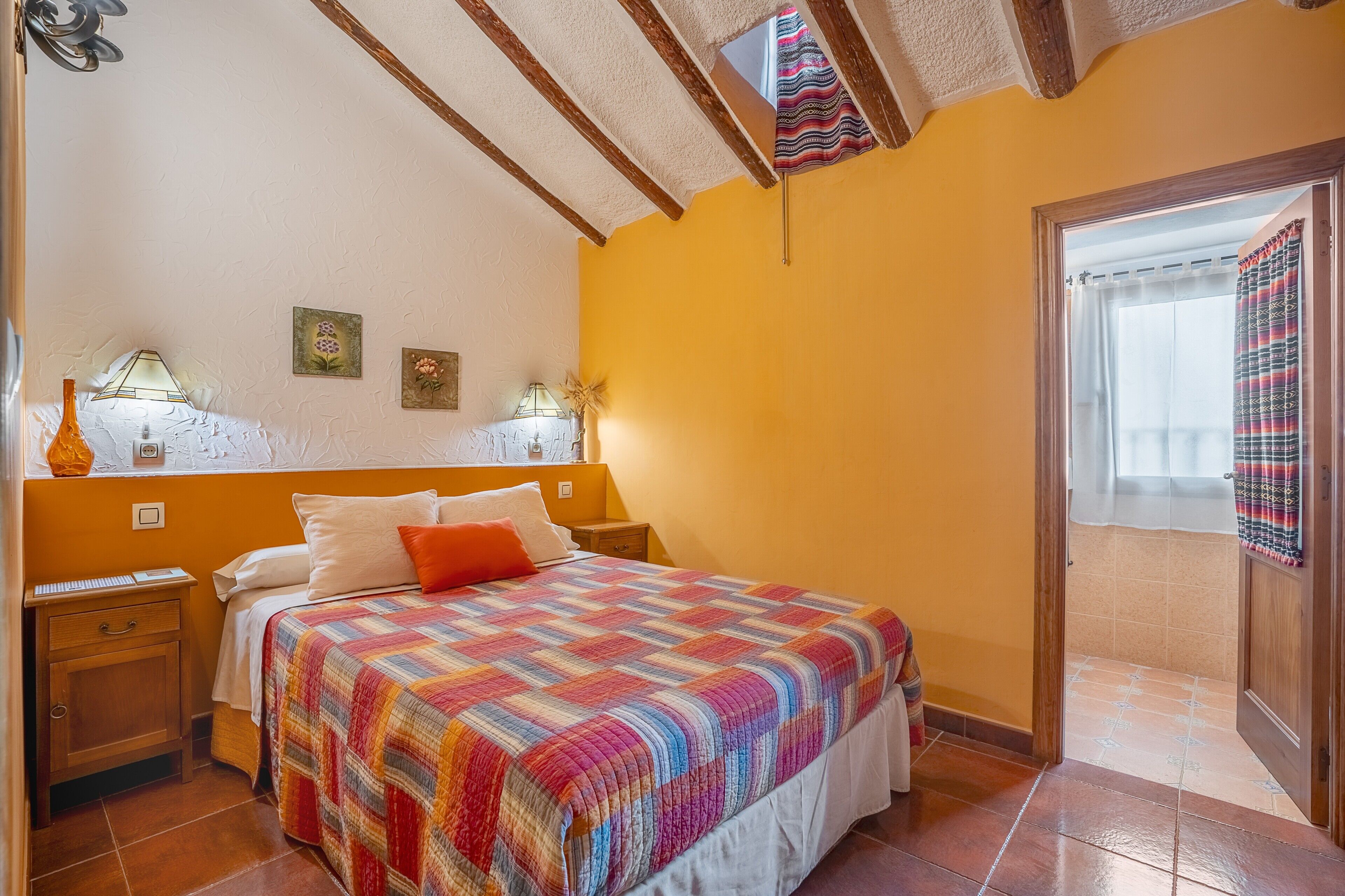 2 habitaciones, tabla de planchar con plancha y wifi gratis 