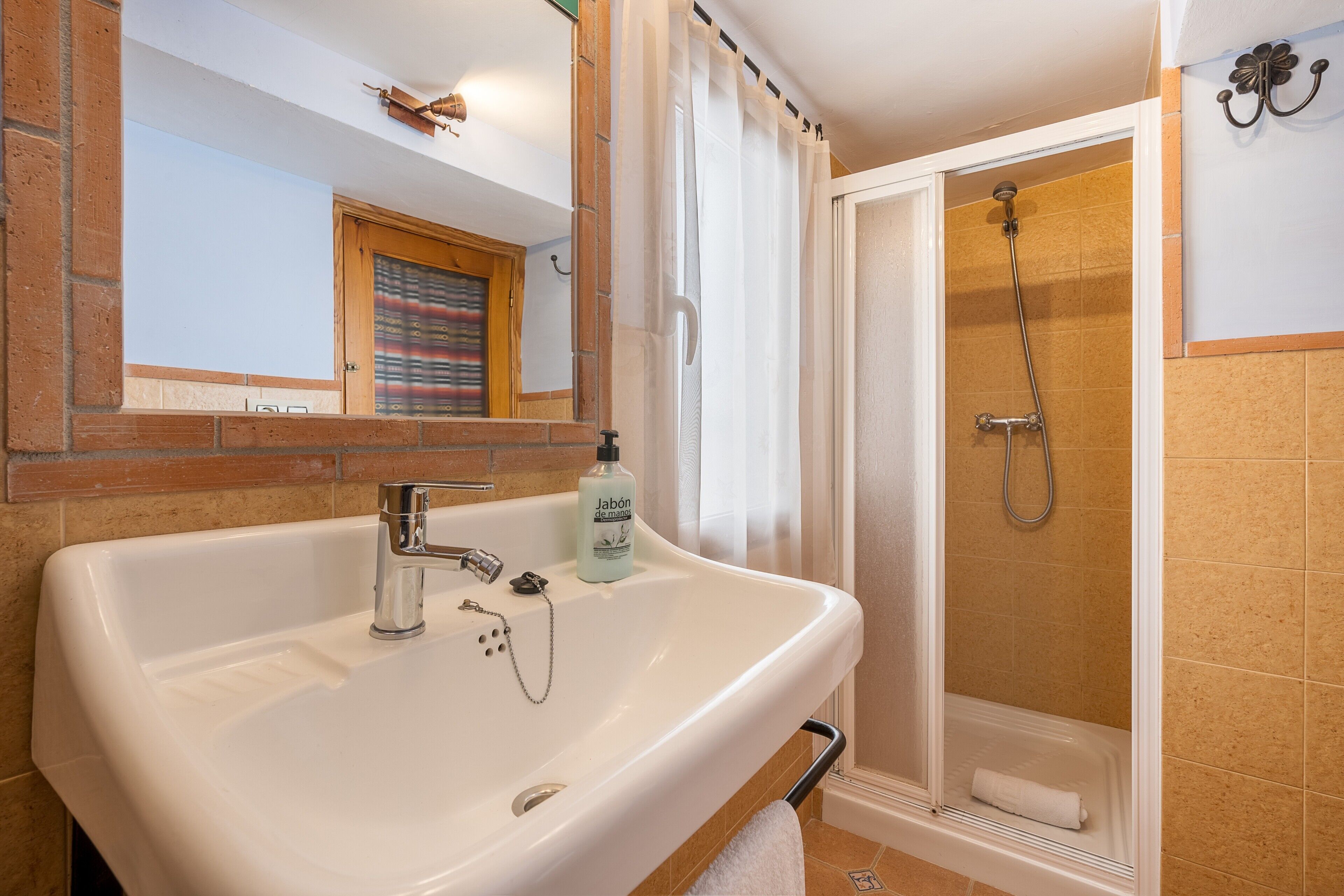 Ducha, secador de pelo, toallas