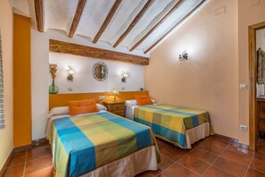 2 dormitorios, tabla de planchar con plancha, wifi gratis y ropa de cama