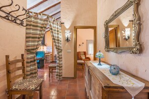 Interior - Apartment 'Romero' with Mountain View, Wi-Fi and Air Conditioning (Hinojares)