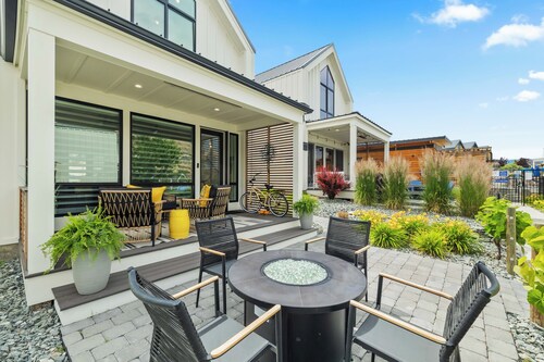 Outdoor Heater & Covered Patio, Paddle boards, Fire table, Bikes, Outdoor Games